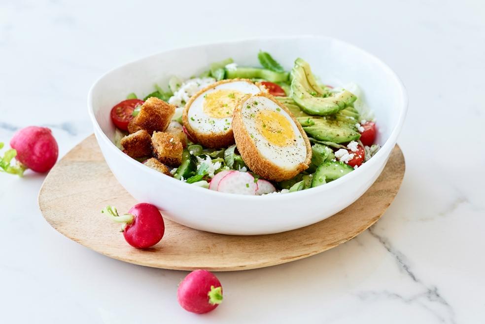 Lentesla met eieren, walnotenolie en feta