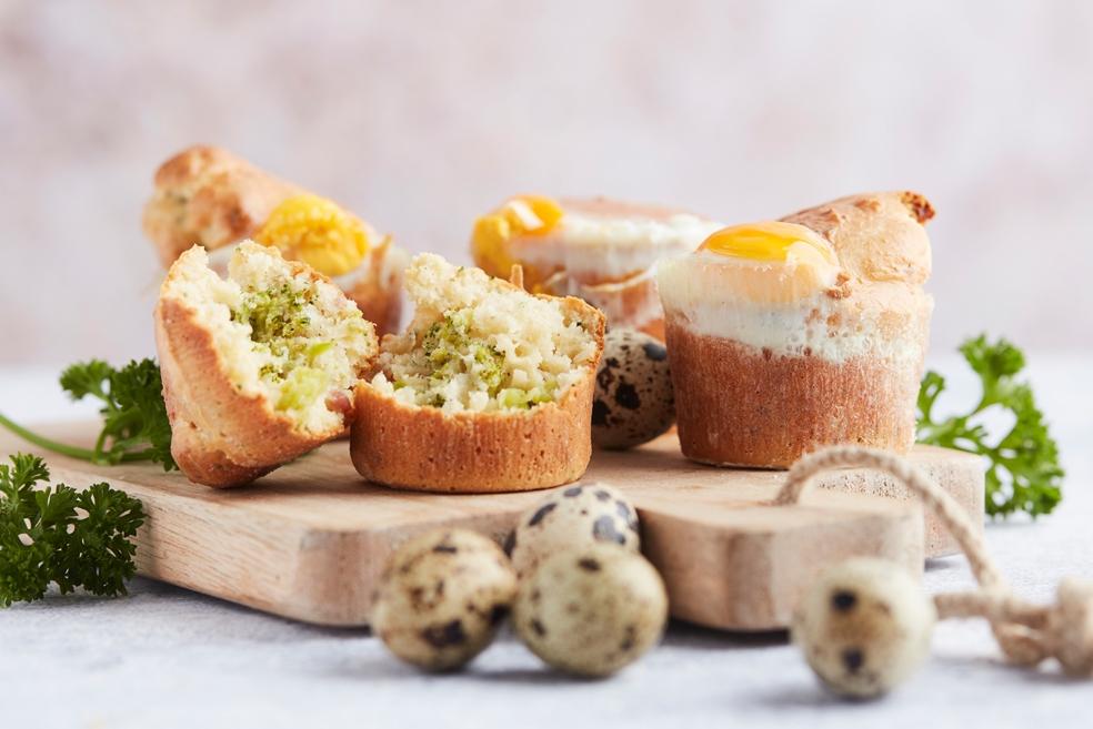 Broccolimuffins met spekjes en kwarteleitjes