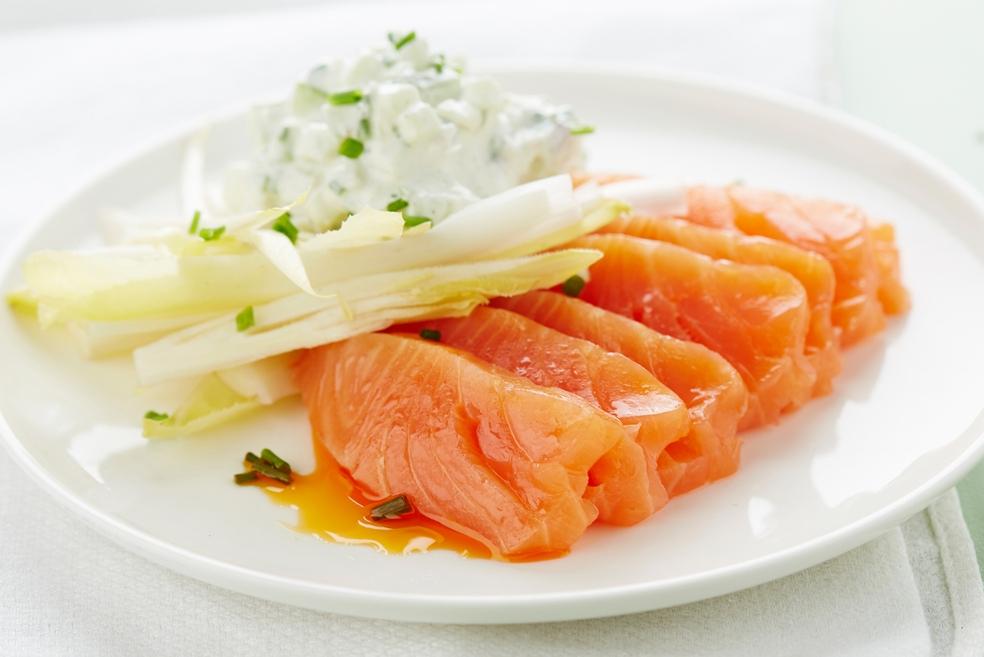 Schotse gerookte zalm met appel en witloof