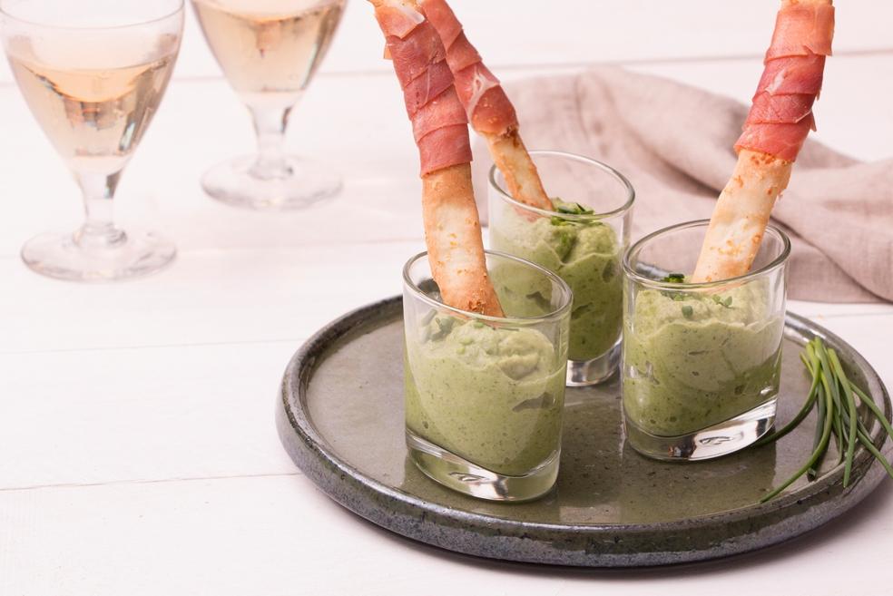 Broccolimousse met broodstengels