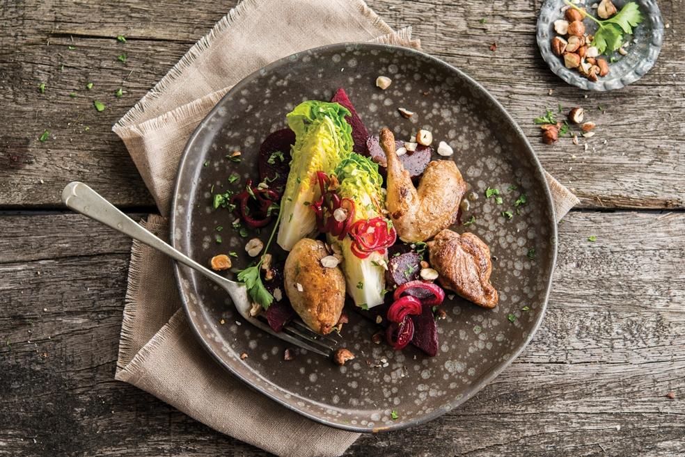 Herfstslaatje met kwartel en gekonfijte sjalot