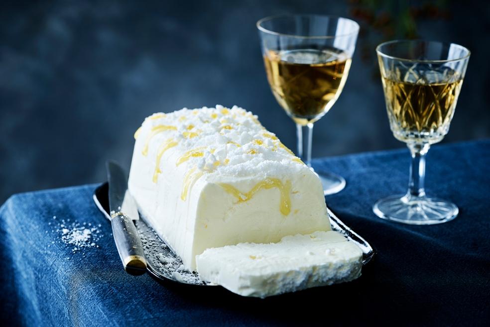 Witte semifreddo met meringue