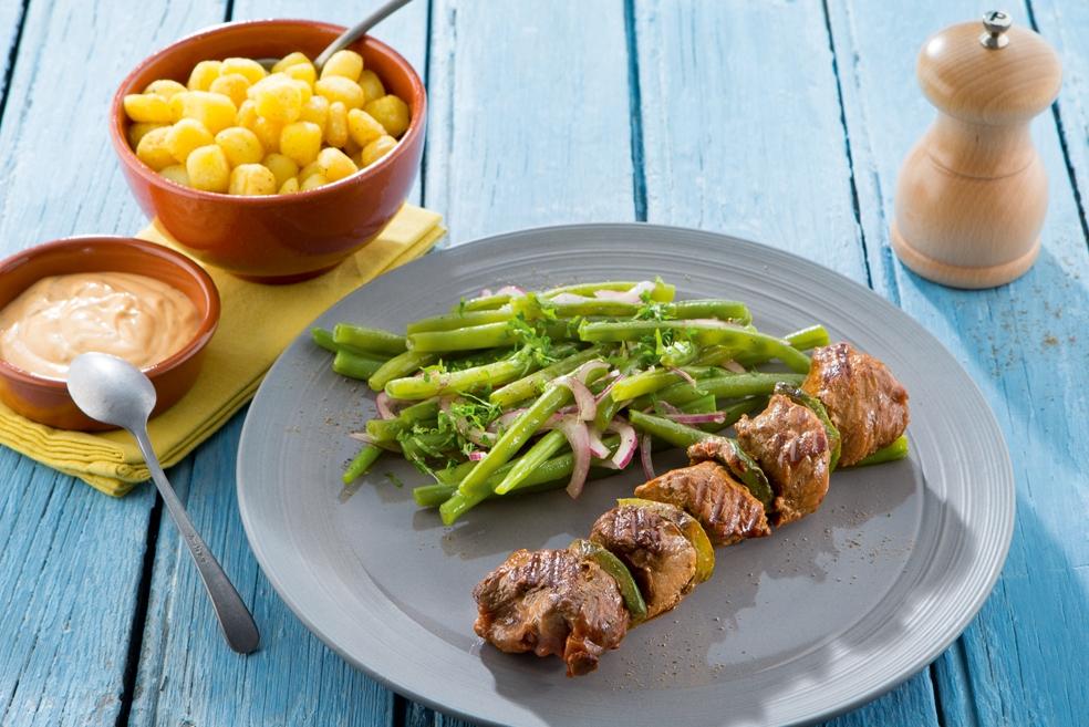Rundsbrochette met boontjessalade en Choronsaus