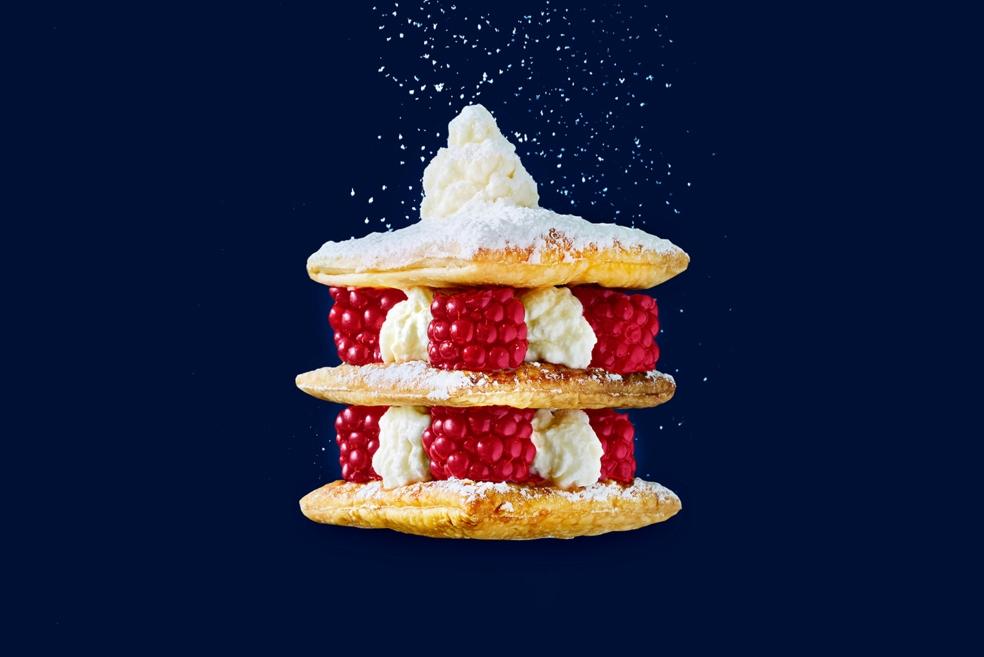 Bladerdeegje met frambozen en room