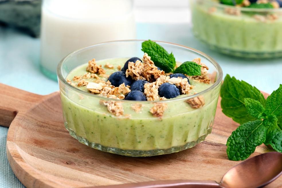 Mangomousse met avocado en banaan