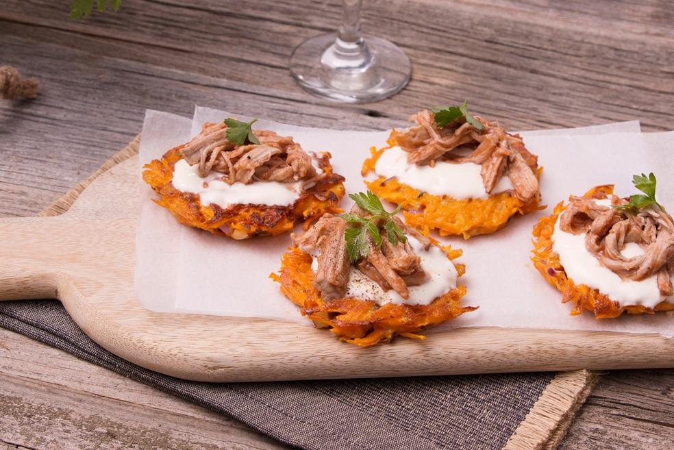 Zoete aardappelkoekjes met pulled pork