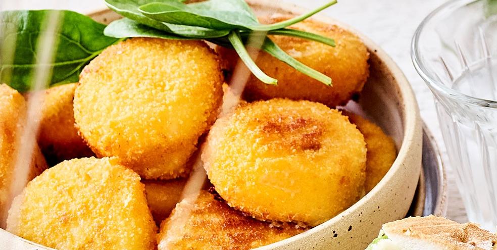 Kaaskroketjes met pistache-spinazietapenade