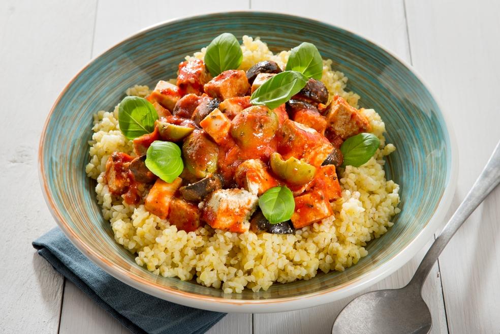 Bulgur met tofu en biotomatensaus