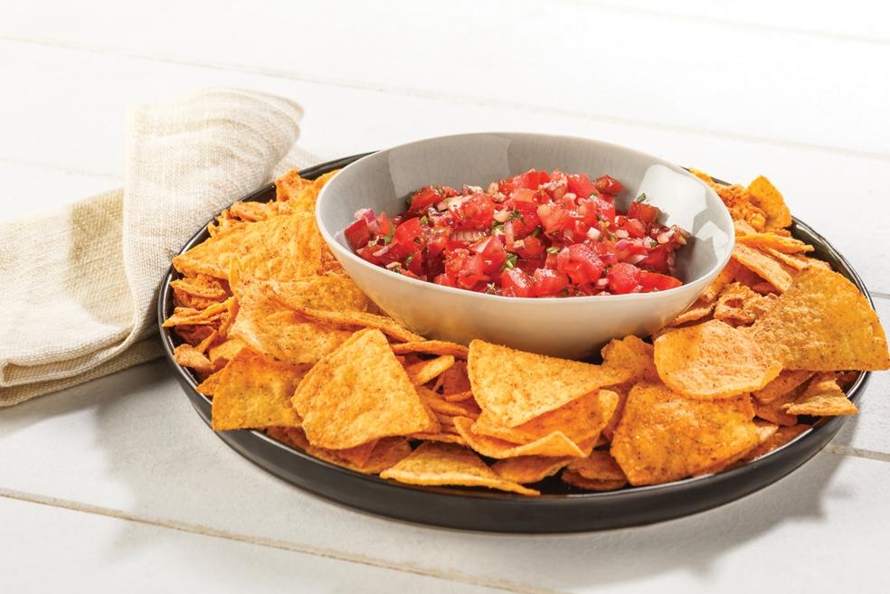 Pittige tomatensalsa met tortillachips