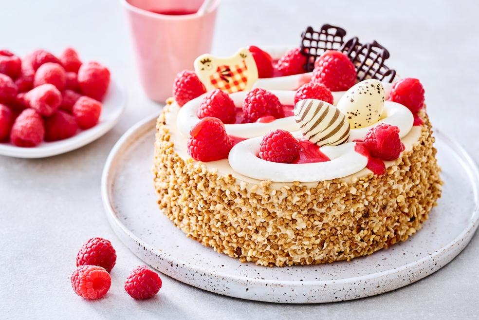 Paasgebak met coulis en rode vruchten