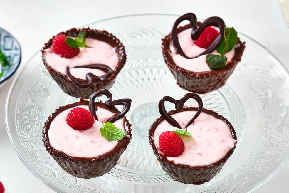 Chocoladekuipjes met frambozenmousse