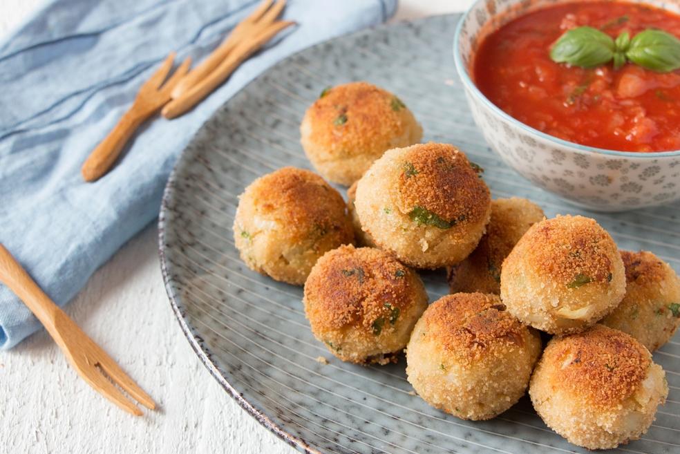 Kabeljauwballetjes met tomatensaus