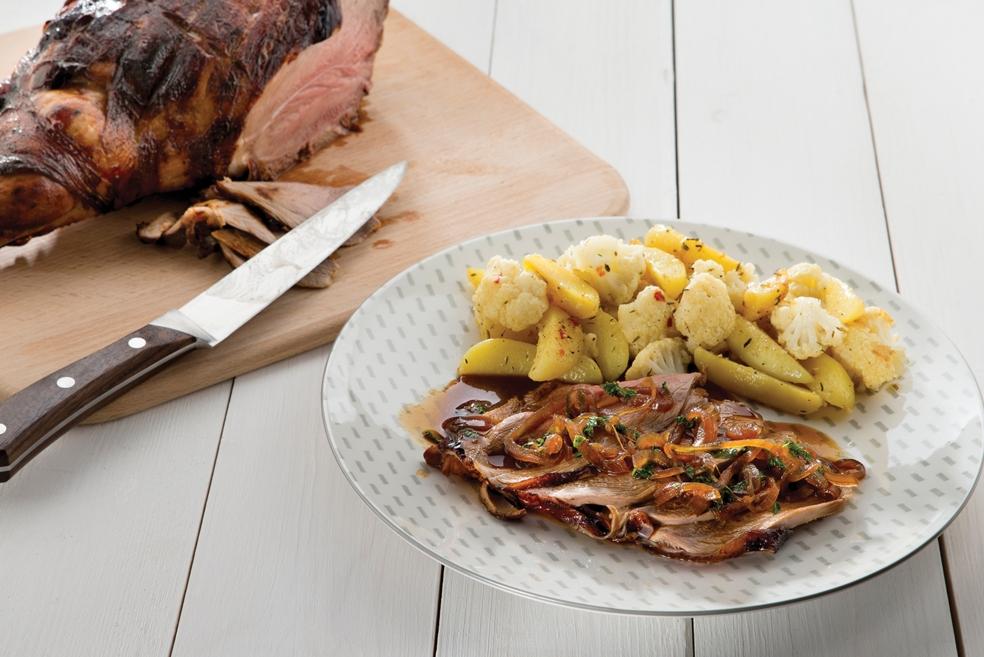 Lamsbout met muntsaus