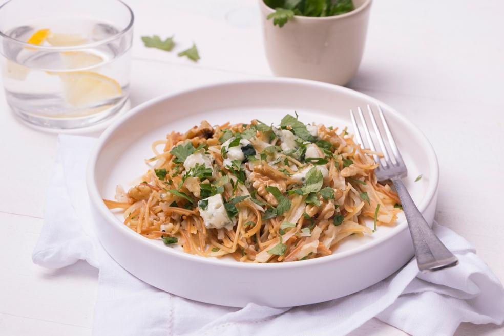 Geroosterde vermicelli met knolselder en walnoot