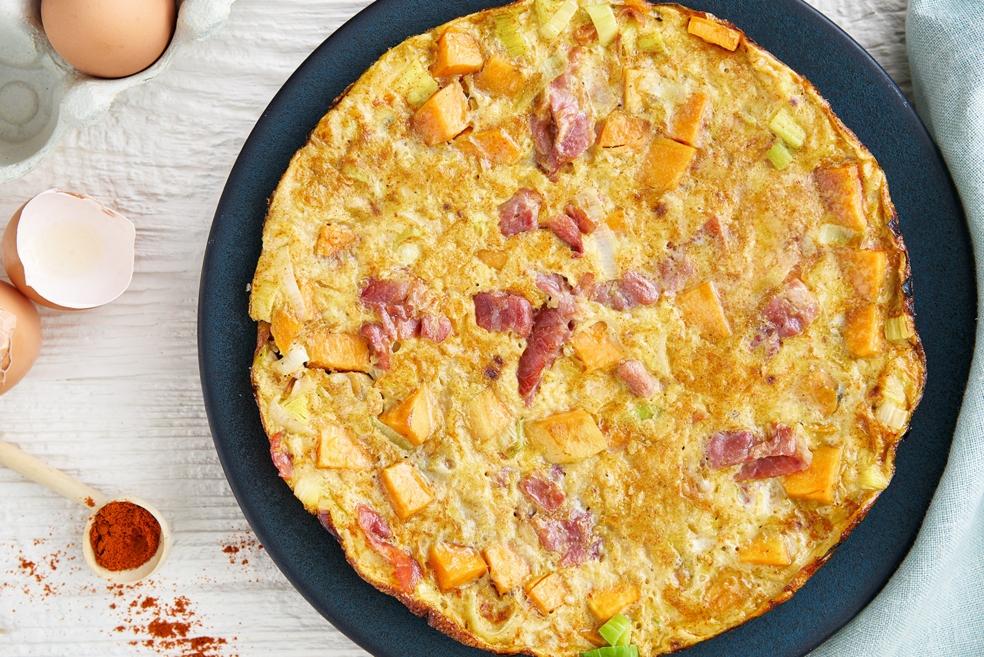 Tortilla van zoete aardappel, prei en serranoham