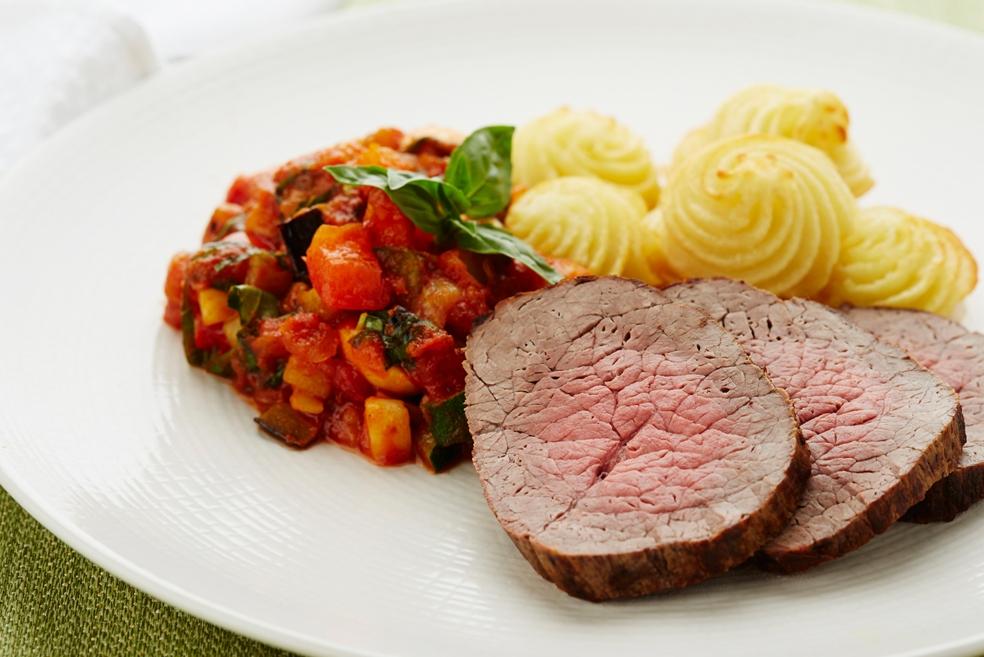 Rosbief met ratatouille en pommes duchesse