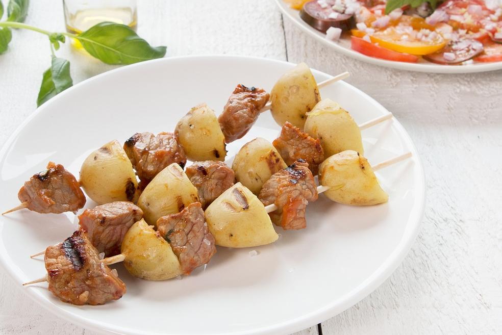 Steakspiesjes met tomatencarpaccio