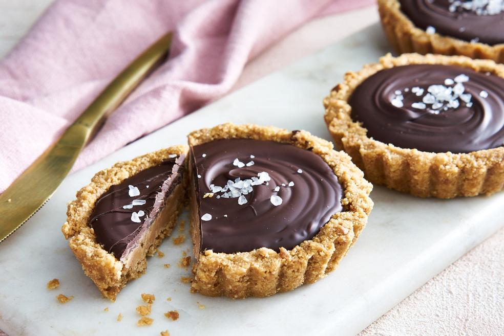 Zoute chocoladetaartjes met karamel