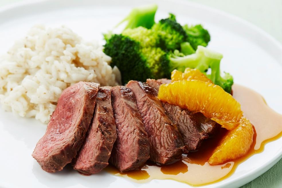 Eendenborst met sinaasappel-portosaus en risotto