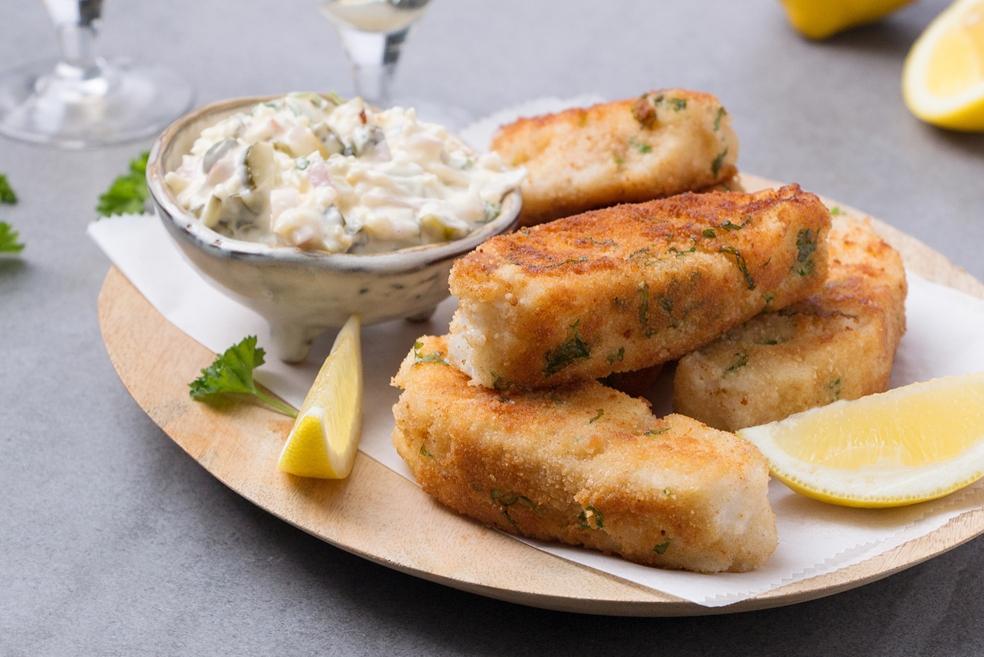 Homemade fishsticks met tartaarsaus