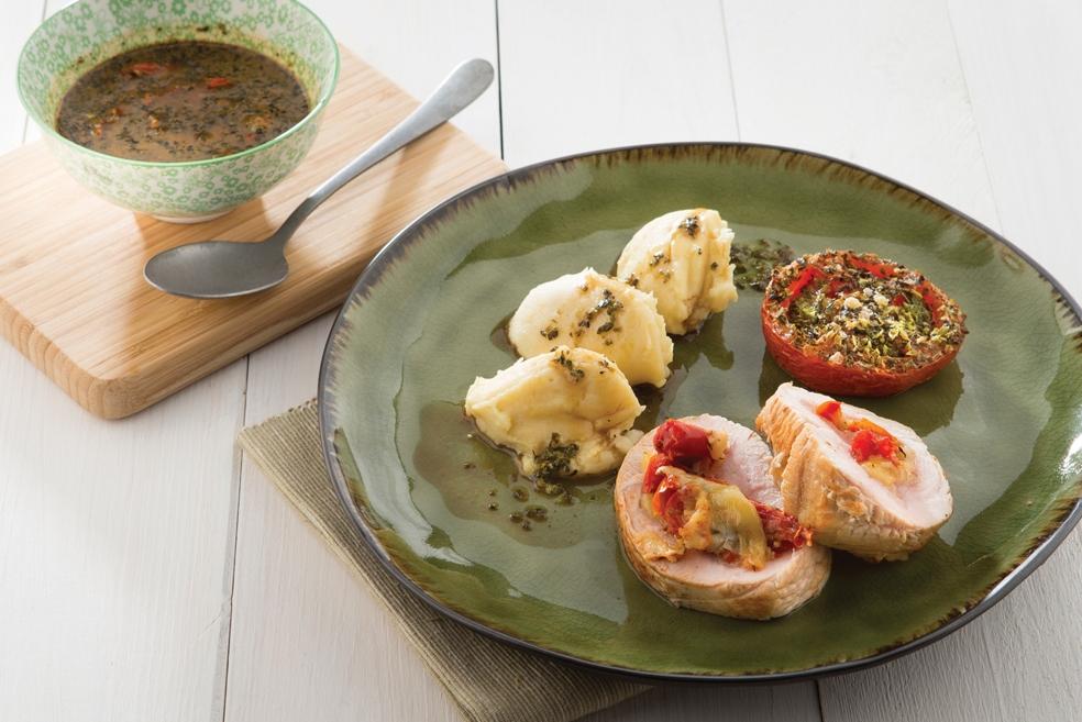 Gevulde kalkoenborst met tomaat in de oven