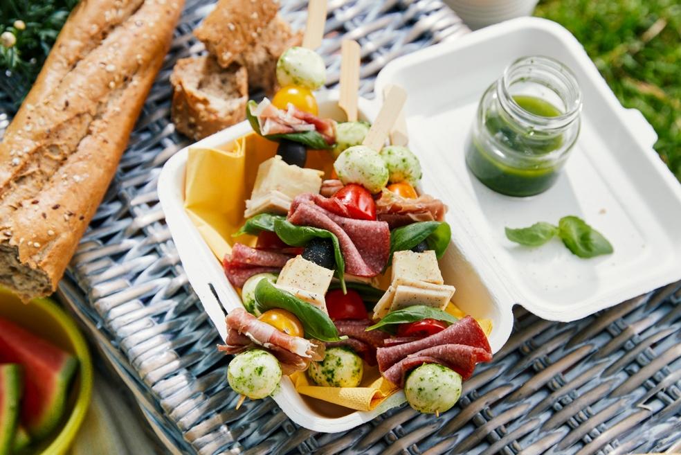 Antipasti-spiesjes met tortilla