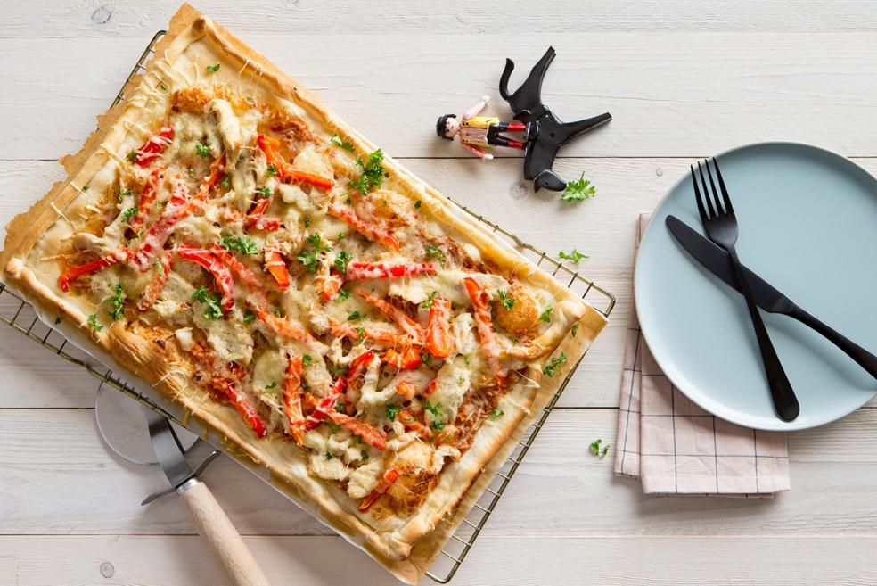 Pizza met kip en paprika