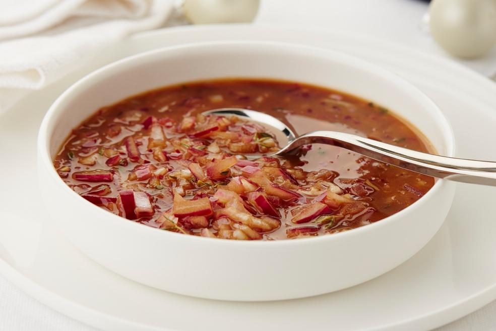 Wildsaus met gekaramelliseerde rode uien