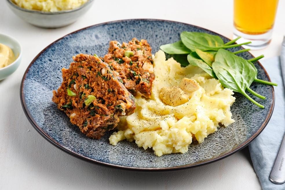 Gehaktbroodje met oude kaas en spinazie