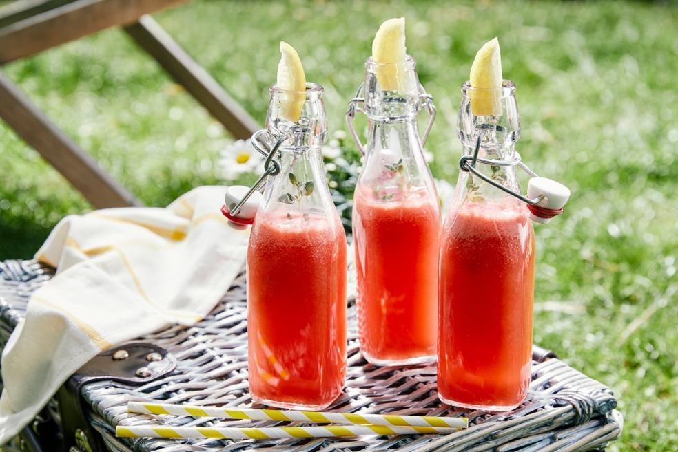 Melonade met gembersiroop