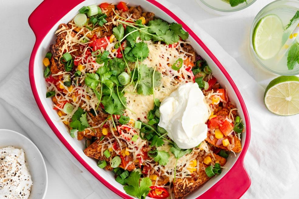Rijkelijke nachoschotel met gehakt