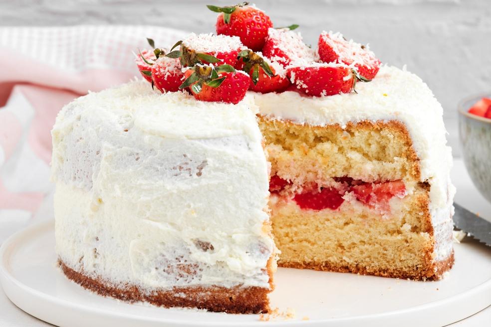 Aardbeien-biscuittaart met mascarpone en witte chocolade