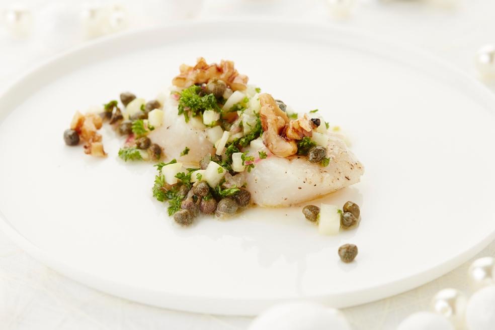 Sint-jakobsvruchten met gekaramelliseerde walnoten en groene salsa