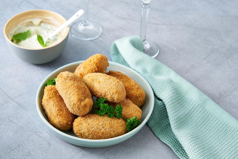 Zalmkroketjes met kruidensausje