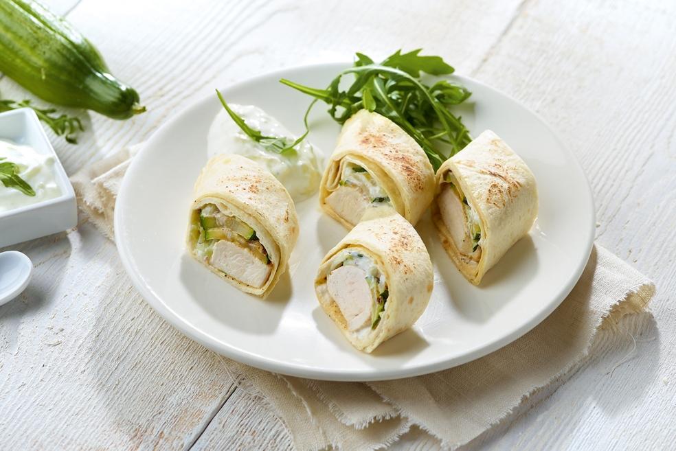 Wrap met gegrilde kip, courgette en tzatziki van komkommer