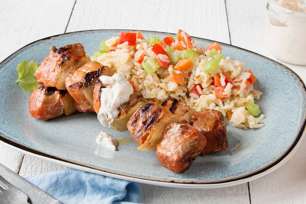 Varkensbrochettes met gebakken rijst