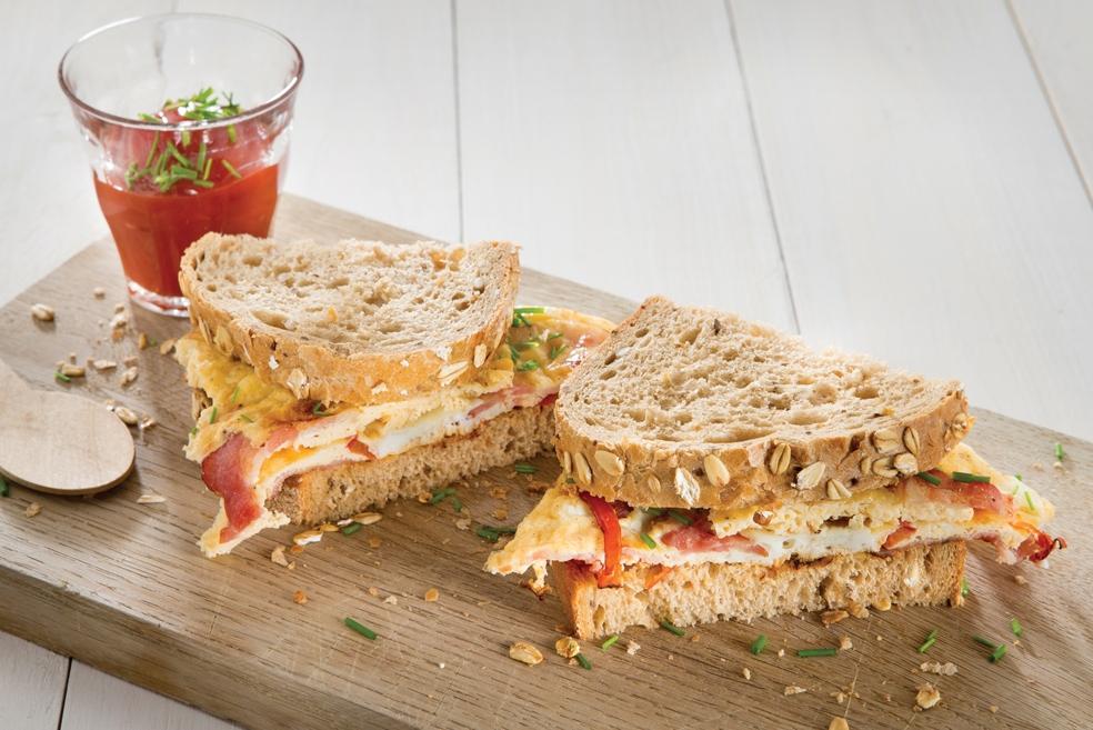 Haverbrood met ontbijtomelet