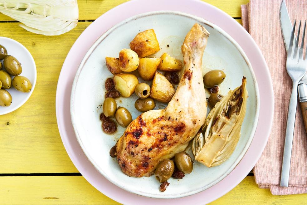 Kippendijen uit de oven met olijven