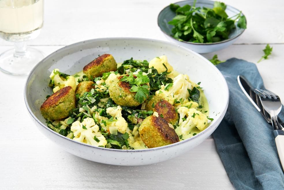 Quinoaballetjes in groentecurry