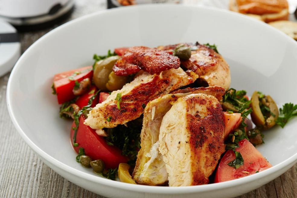 Salade van parelhoen met tomatensalsa