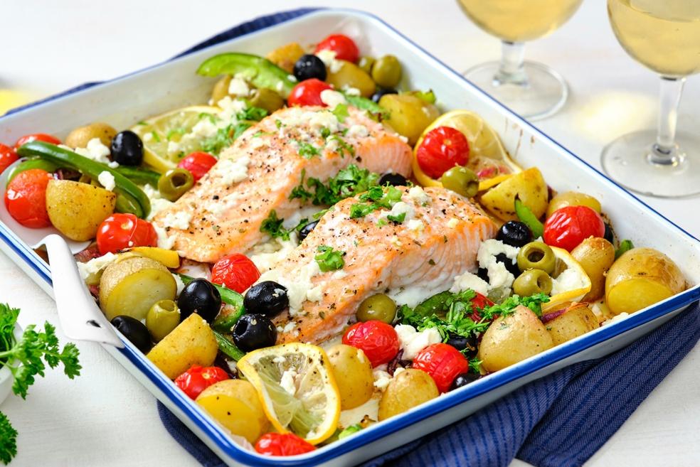 Griekse ovenschotel met zalm