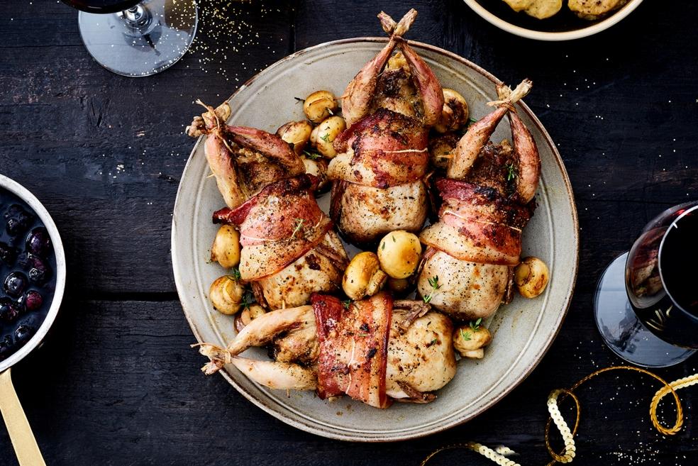 Gevulde kwartels met faux gras, champignons en spek