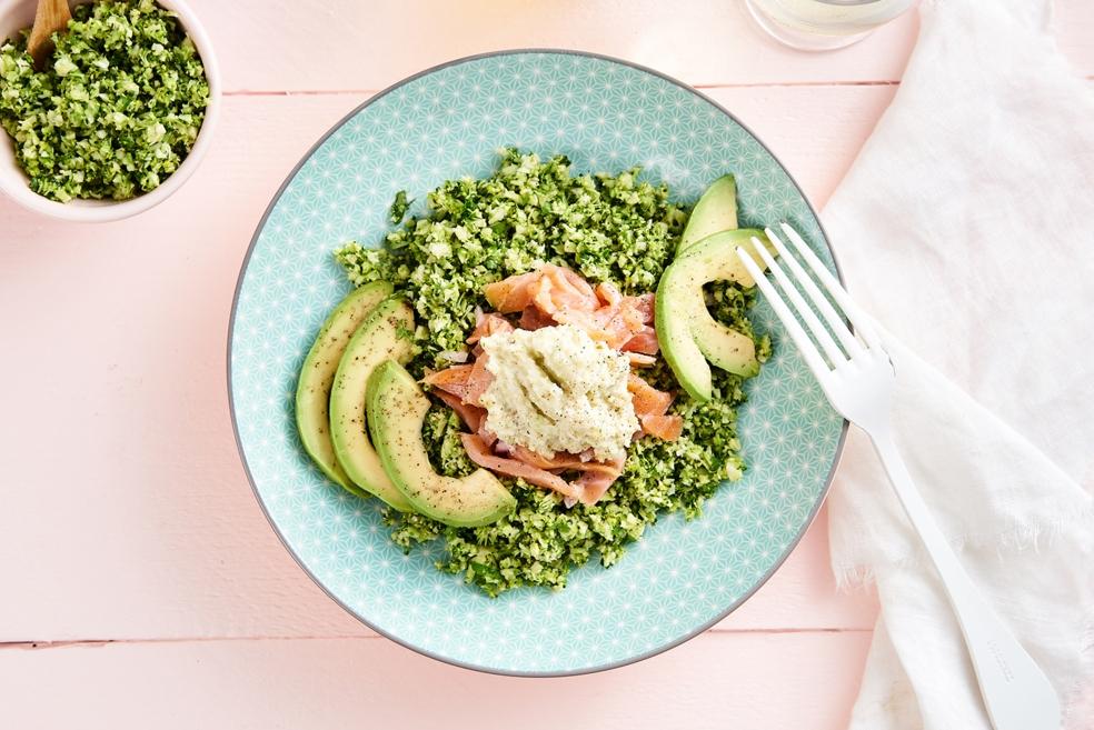 Broccoli-couscous met gerookte zalm