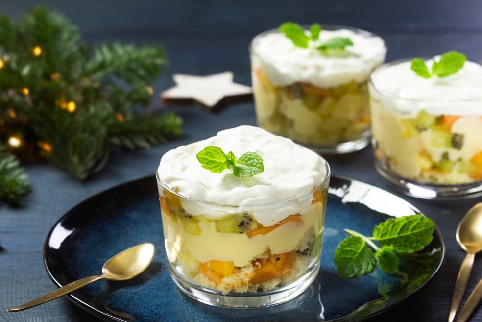 Trifle met exotisch fruit en pudding