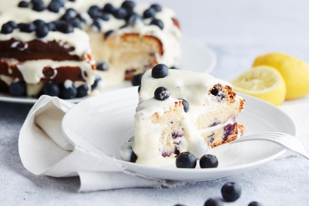 Citroencake met blauwe bessen en ricottacrème