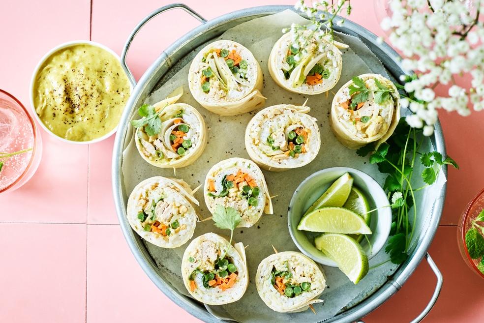 Snelle wrap met kip, zoete aardappel en maïs