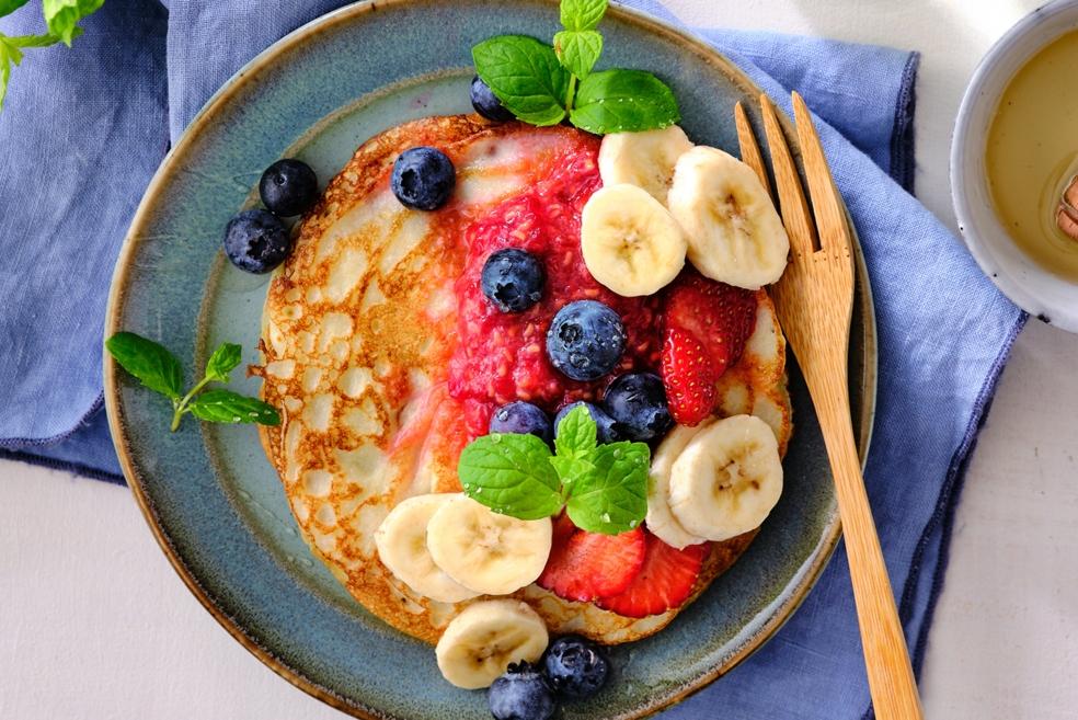 Frisse kwarkpannenkoekjes met vers fruit