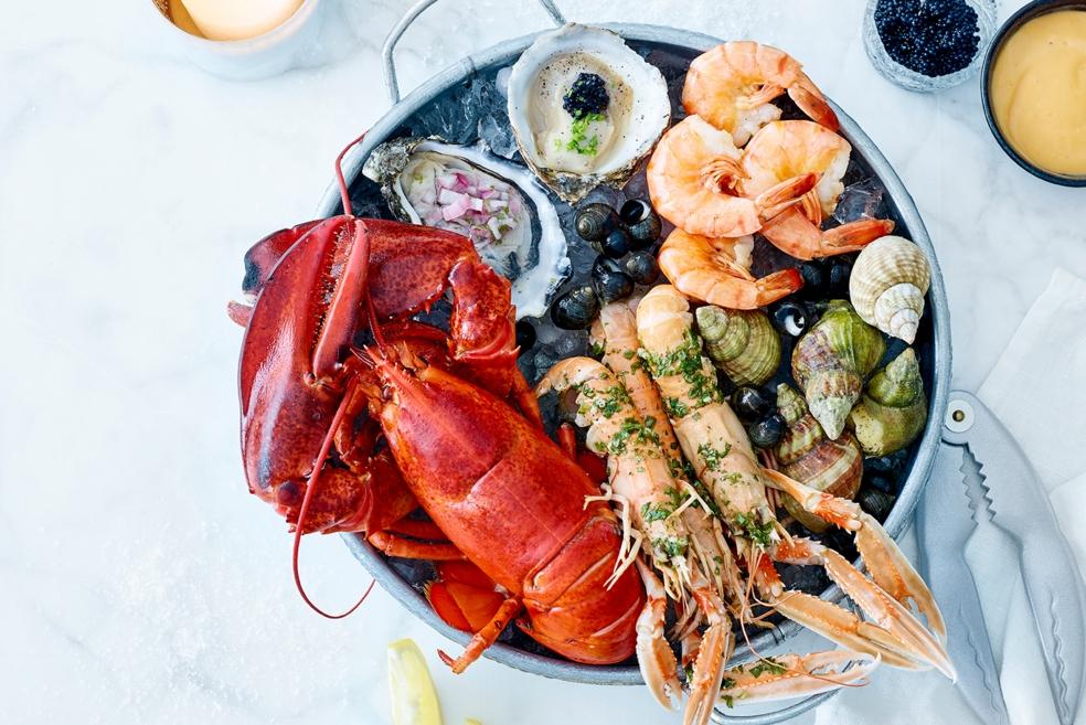 Uitgebreide zeevruchtenschotel