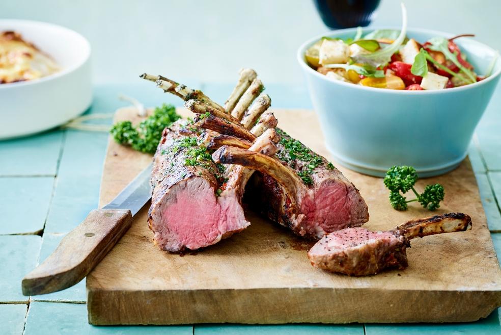 Italiaans lamsrack met paprikasalade en aardappelgratin