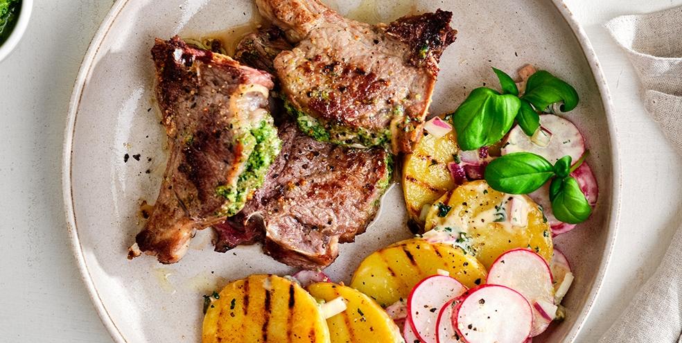 Met pesto gevulde lamskoteletten